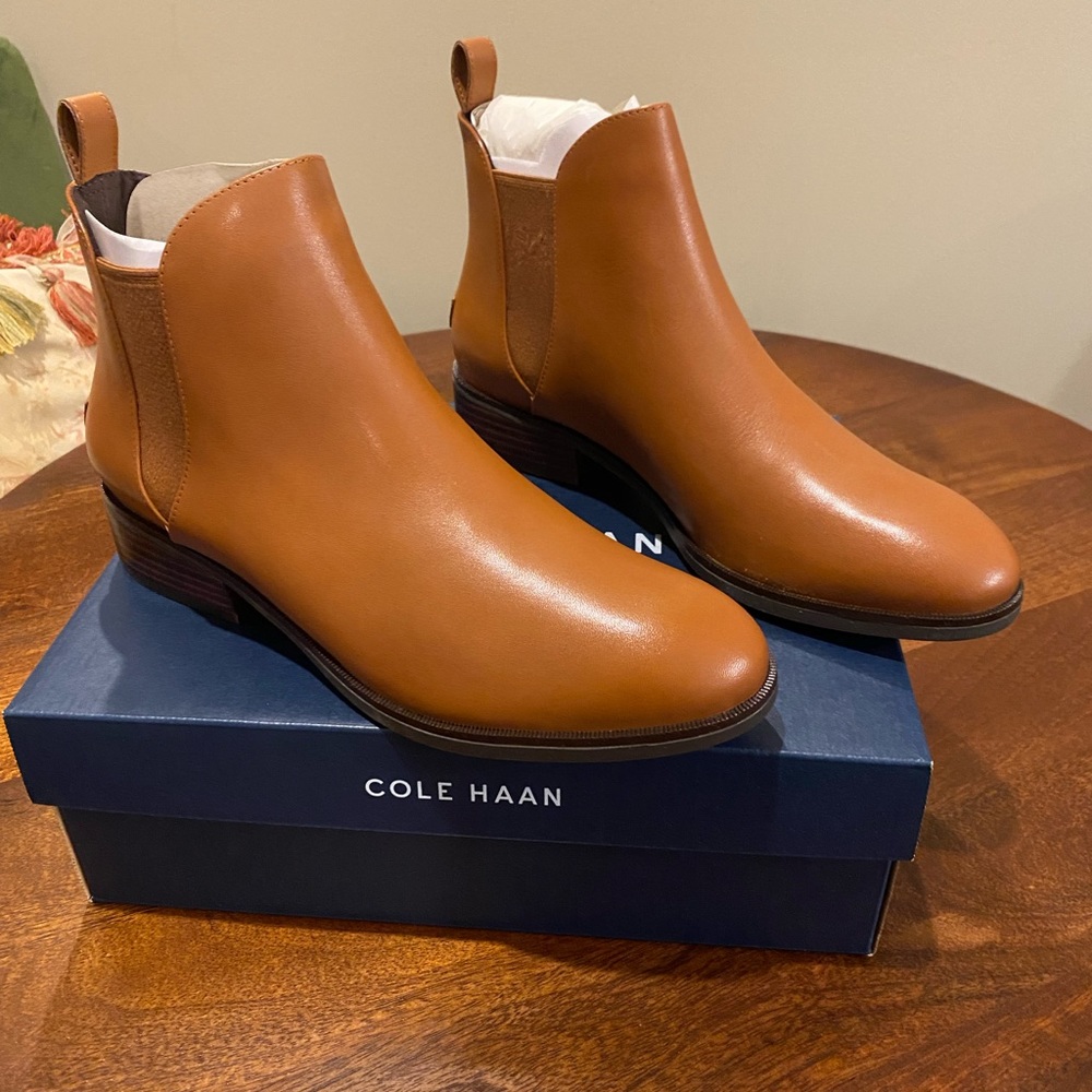 Cole Haan size 9 Chelsea boots. Band new, never worn. TTS. Brown.